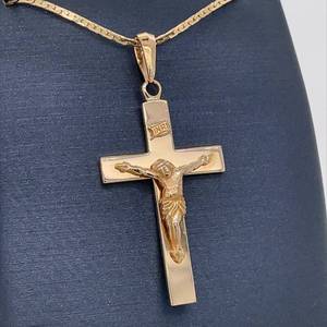 Engraved 3-D Crucifix Pendant Necklace in 14k Yellow Gold w C-link Herringbone Chain