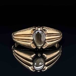 Unisex Shimmering Chatoyant Gray Cats Eye Grooved Ring in Yellow Gold