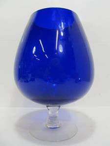 lot 24 image: LARGE Mid Century Cobalt Blue Glass Goblet Style Vase - Made in Sweden
