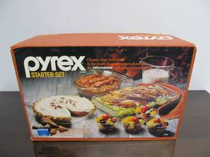 lot 45 image: NIB Vintage PYREX Baking Starter Set