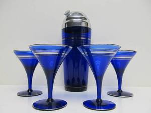 lot 59 image: 1930s Cobalt Blue & Chrome Stripe Art Deco Cocktail Shaker wGlasses