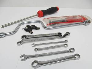 lot 72 image: Group of Assorted SNAP ON Tools Wrenches etc