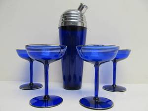 lot 74 image: 1930s Cobalt Blue & Chrome Stripe Art Deco Cocktail Shaker wGlasses