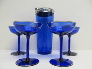 lot 75 image: 1930s Cobalt Blue & Chrome Stripe Art Deco Cocktail Shaker wGlasses