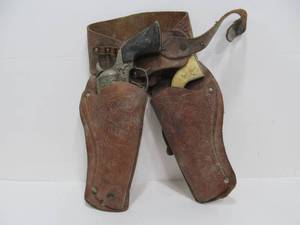 lot 91 image: Vintage Gunsmoke Marshall Matt Dillon Cap Pistol wHolster & Gene Autry Pistol