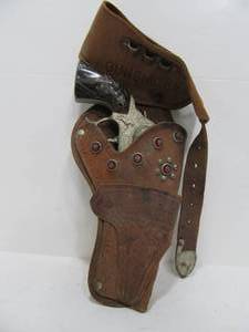 lot 93 image: Vintage Gunsmoke Marshall Matt Dillon Cap Pistol wHolster 