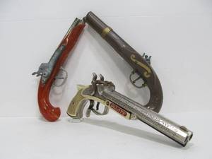 lot 94 image: Vintage 1940s-60s era Hubley Pirate Style Flintlock Cap Pistols