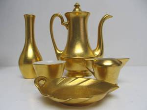 lot 98 image: Nice Vintage Pickard Gold CeramicPorcelain Tea Service Set