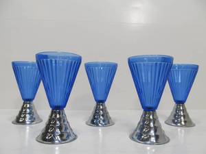 lot 111 image: 1930s Art Deco Blue Ribbed Glass Cocktail Glasses
