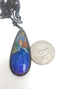 lot 6 image: Beautiful 1930s Sterling Silver Shimmering Pendant 