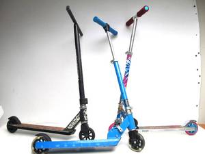 lot 259 image: Lot of 3 Scooters