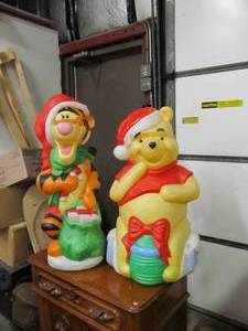 lot 183 image: LARGE Retro 90s Winnie the Pooh & Tigger Blow Molds