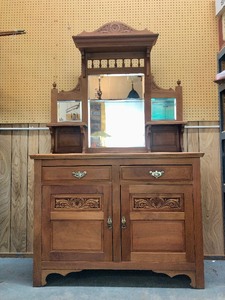 lot 190 image: Beautiful Ornate Vintage Dovetailed Mirror Back Sideboard