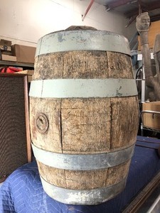lot 271 image: Orig Antique GLUEK Brewing Company Minneapolis Beer Barrel wLid