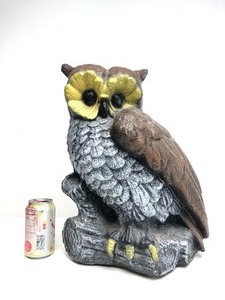 lot 265 image: Large Heavy CementConcrete Owl LawnGarden Statue