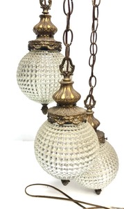 lot 280 image: Vintage Hollywood Regency 3-Light Glass Globe & Brass Hanging Lamp #1