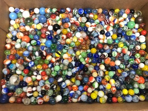 lot 256 image: Great Lot of Vintage & Antique Marbles #2