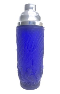 lot 17 image: Wonderful 1930s Duncan & Miller Cobalt Blue Raised Glass Cocktail Shakers wRoosters