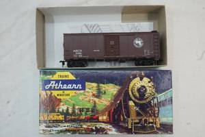 Athearn HO scale train cars