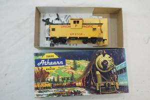 Athearn HO scale train cars