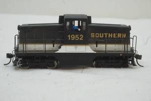 HO scale train engine