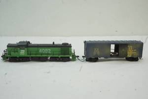 HO scale train engine, car