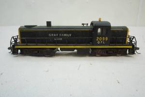 HO scale train engine