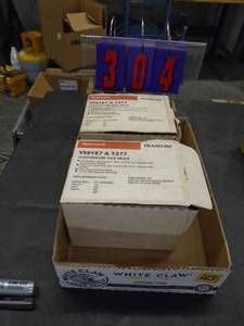 lot 304 image: Qty of 2 Honeywell V58187-A1377 gas valves. As shown.