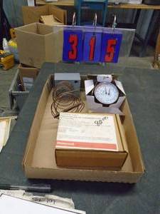 lot 315 image: Honeywell T5086B-1007 actuator & gauge. As shown.