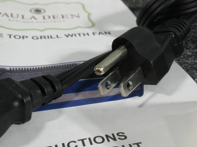 lot 12 image: Paula Deen 1500W GranIT Smoke Reducing Ceramic Tabletop Indoor Grill wFan