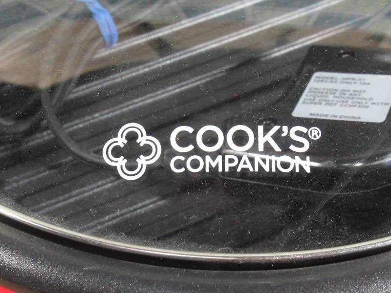 lot 8 image: Cooks Companion 1200W 3 qt Nonstick Ceramic Electric Grill Pot