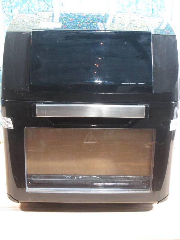 lot 5 image: Cooks Companion 1500W 10-in-1 12-Liter Digital Air Fryer & Oven