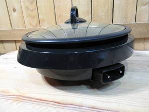 lot 24 image: Cooks Companion 1200W 3 qt Nonstick Ceramic Electric Grill Pot - Black