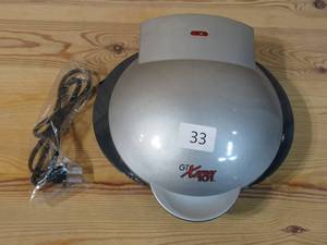 lot 33 image: GT Xpress 101 Breakfast Cooker Model 08-03309 Electric Toaster