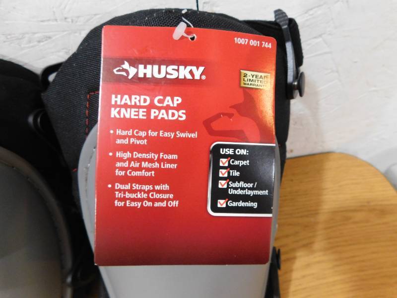 lot 41 image: New Husky Hard Cap Knee Pads