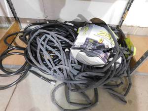 lot 10 image: 4 Garden Hose Lot