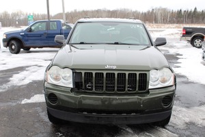 lot 12 image: 2007 Jeep Grand Cherokee Laredo 4x4 - 118,928 Miles -