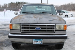 lot 8 image: 1989 Ford F-150 XLT