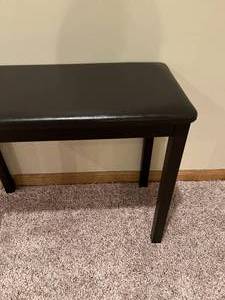 lot 7 image: Sitting Bench with Faux Leather Padded Seat