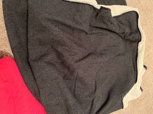 lot 14 image: Cozy Blanket Lot, 4 Assorted Blankets