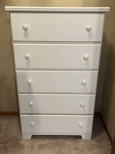 lot 60 image: 5 Drawer White Tall Dresser Located Upstairs