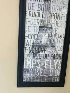 lot 78 image: Small Paris Bathroom Lot with Picture