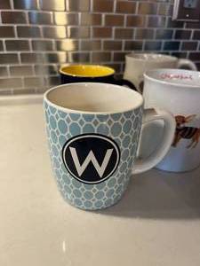 lot 89 image: Lot of 10 Assorted Mugs and Water Bottle