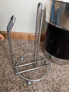 lot 107 image: Trash Bin and Paper Towel Holder