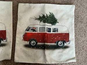 lot 111 image: Set of 2 Throw Pillows and Winter Pillow Covers