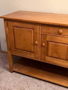 lot 116 image: Ethan Allen Golden Oak BuffetEntry Table Located in Basement