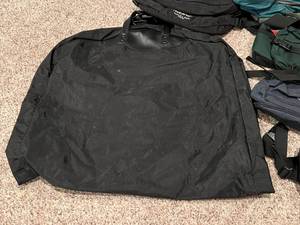 lot 117 image: Travel Lot Bags, Backpacks, and Fanny Packs