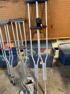 lot 171 image: Lot of 3 Crutches and Boot