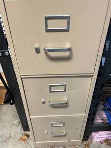 lot 174 image: Tan 4-Drawer Filing Cabinet