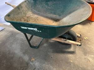 lot 159 image: True Temper USA Green Wheelbarrow